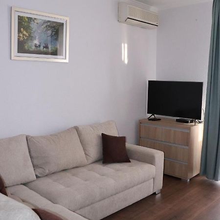 Liget Apartmanhaz Kehidakustány المظهر الخارجي الصورة