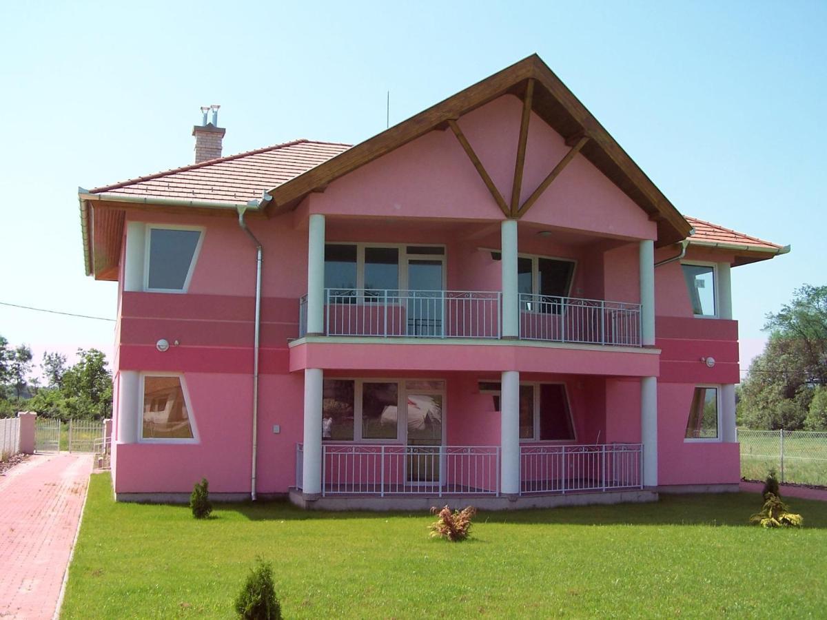 Liget Apartmanhaz Kehidakustány المظهر الخارجي الصورة