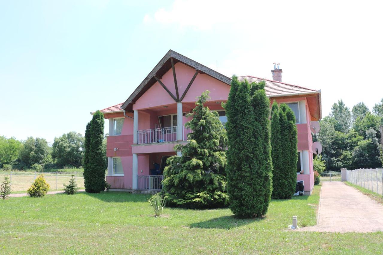 Liget Apartmanhaz Kehidakustány المظهر الخارجي الصورة