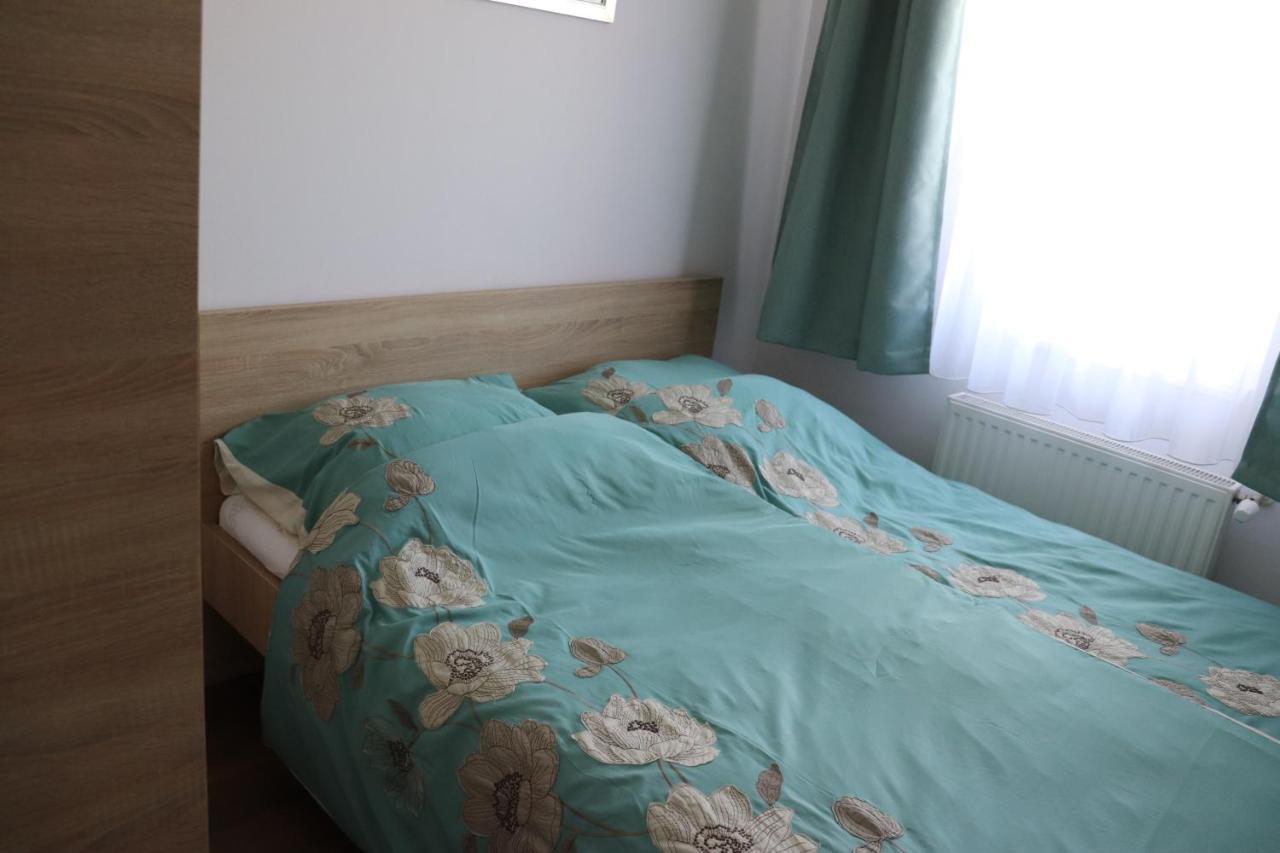 Liget Apartmanhaz Kehidakustány المظهر الخارجي الصورة