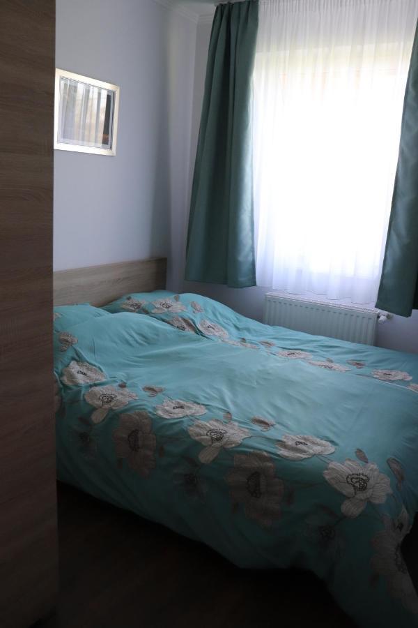 Liget Apartmanhaz Kehidakustány المظهر الخارجي الصورة