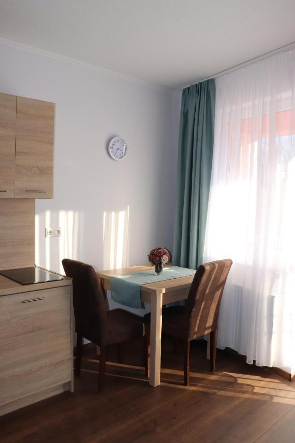 Liget Apartmanhaz Kehidakustány المظهر الخارجي الصورة