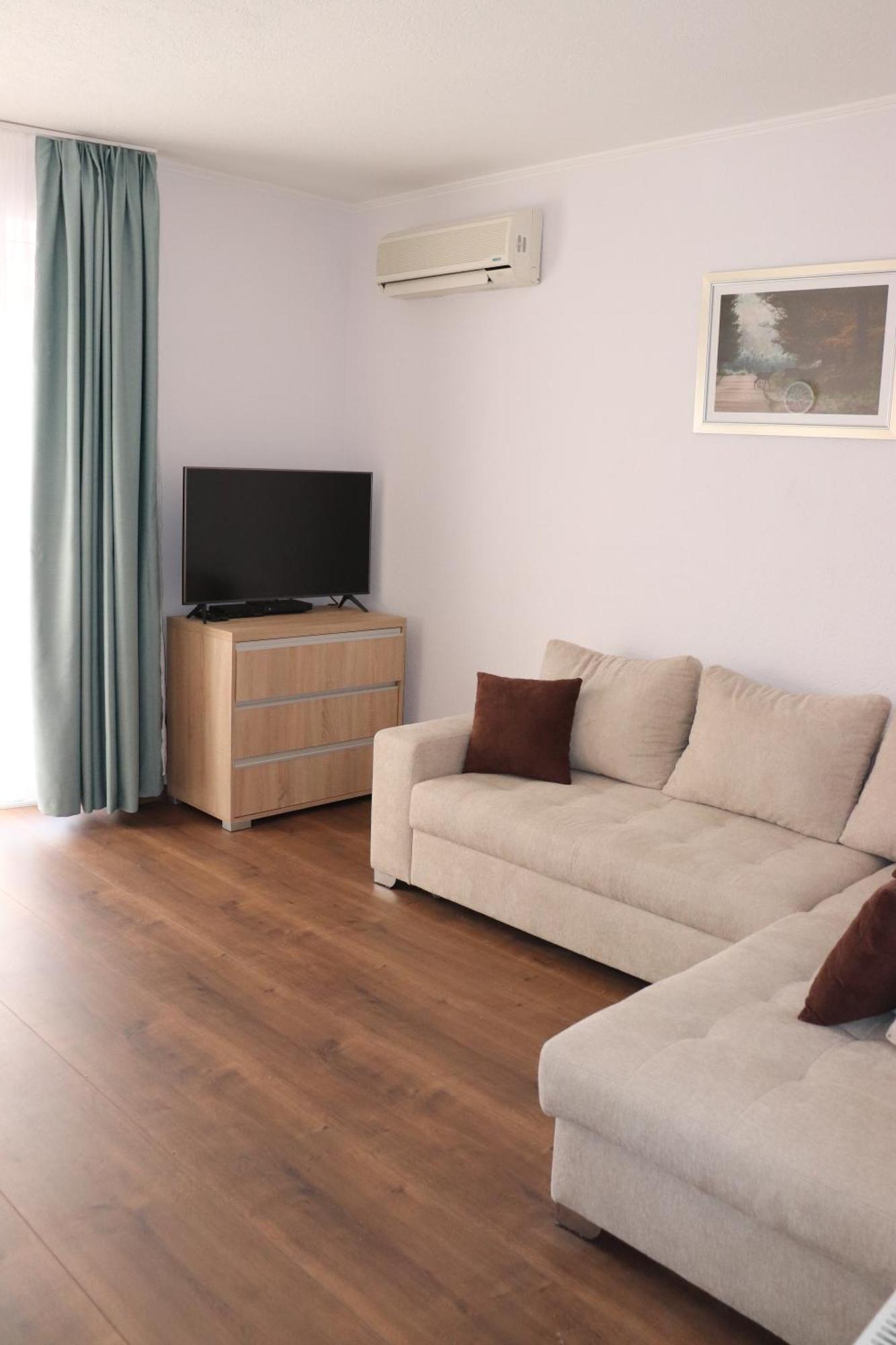Liget Apartmanhaz Kehidakustány المظهر الخارجي الصورة