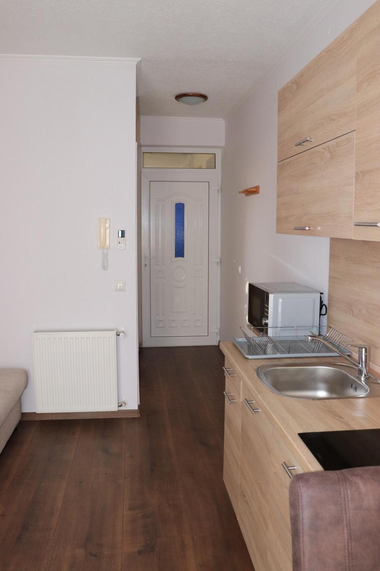 Liget Apartmanhaz Kehidakustány المظهر الخارجي الصورة