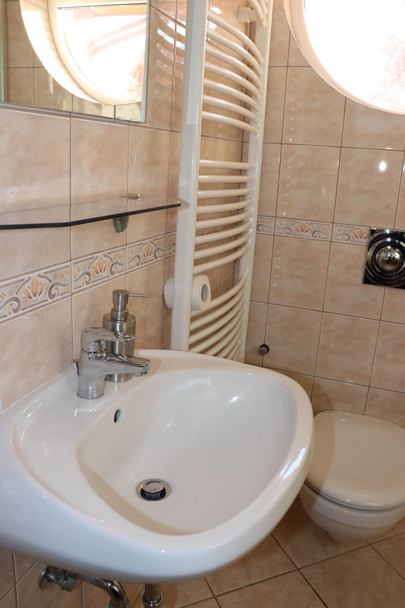 Liget Apartmanhaz Kehidakustány المظهر الخارجي الصورة